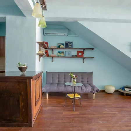 Out Of The Blue Apartment *